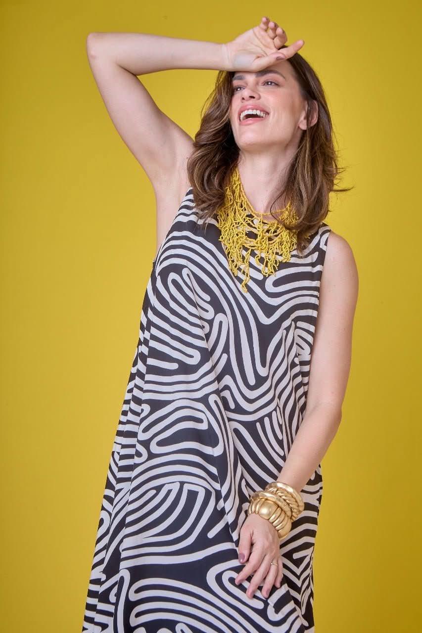 Vestido Linhas P&B Ezildinha