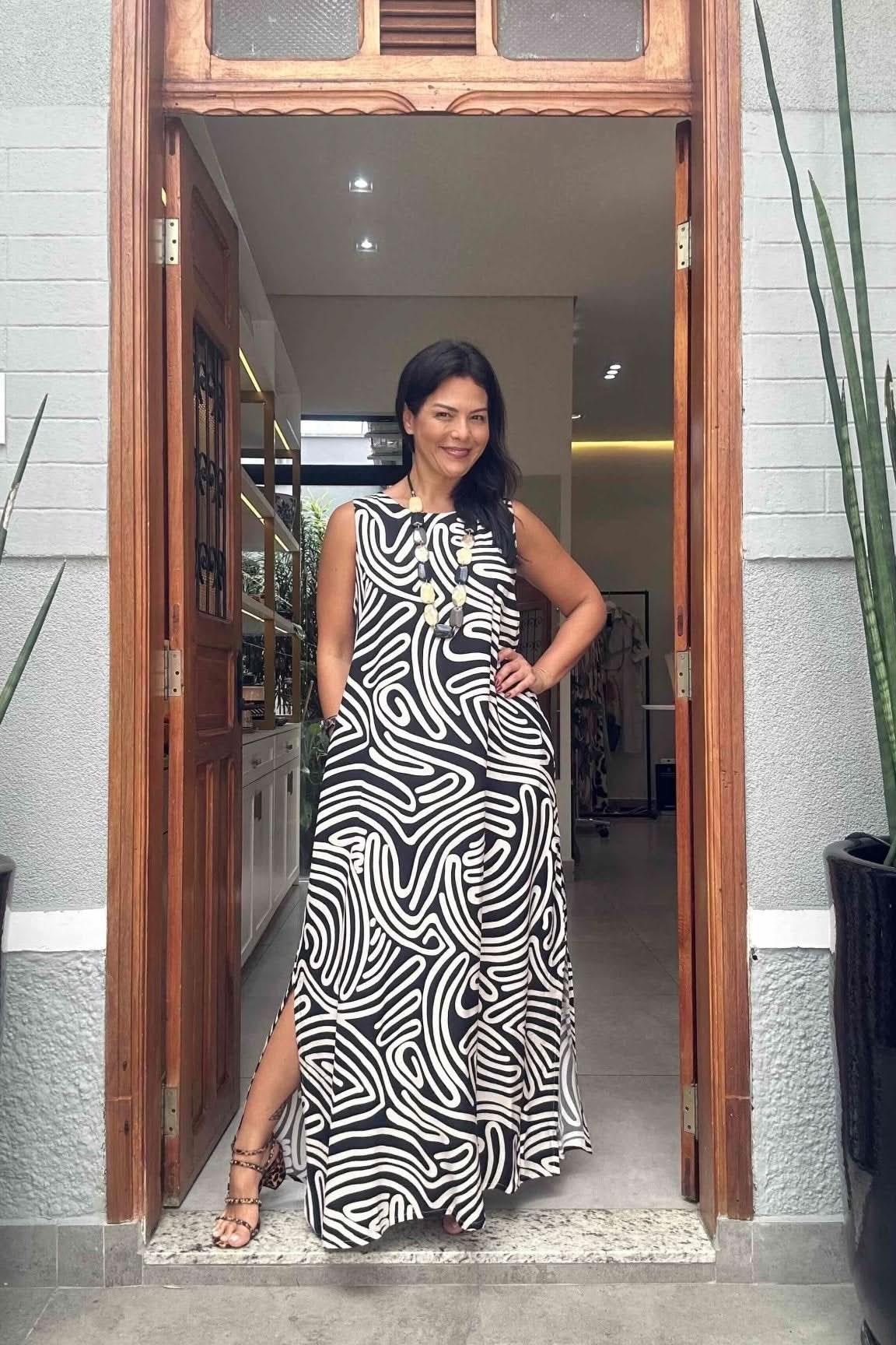 Vestido Linhas P&B Ezildinha