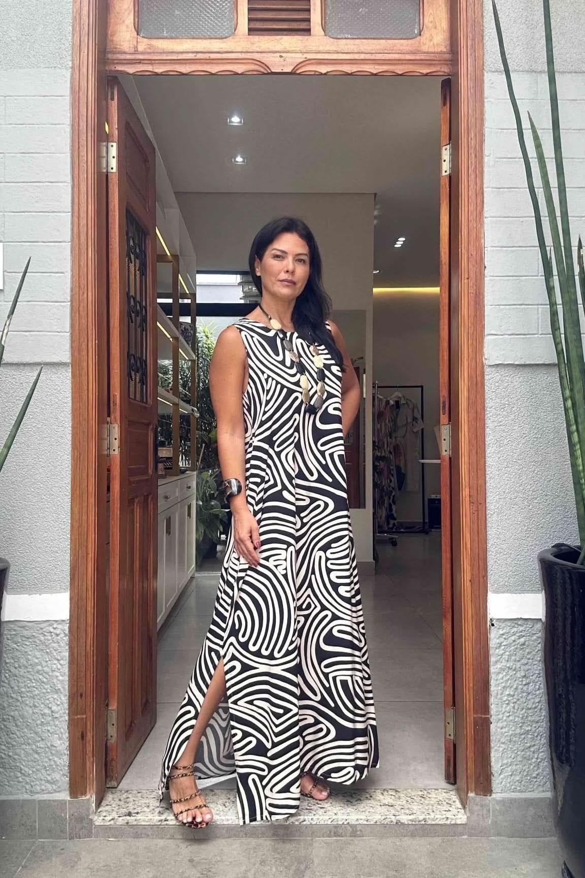 Vestido Linhas P&B Ezildinha